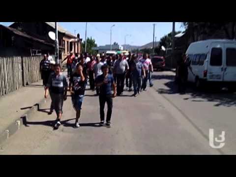 აქციის მონაწილეები სამმართველოდან ავტოსადურისკენ მიემართებიან [Video-