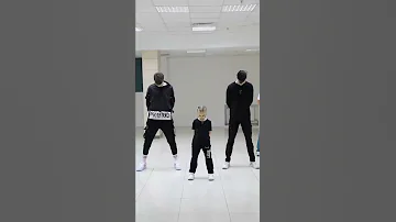 Симпа Девочка Повторила Танец Tuzelity Shuffle 