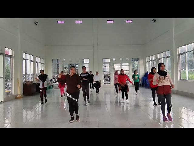 Full Senyum Line Dance // Choreographed by Eko Purnomo ULD NTB ( INA) class=