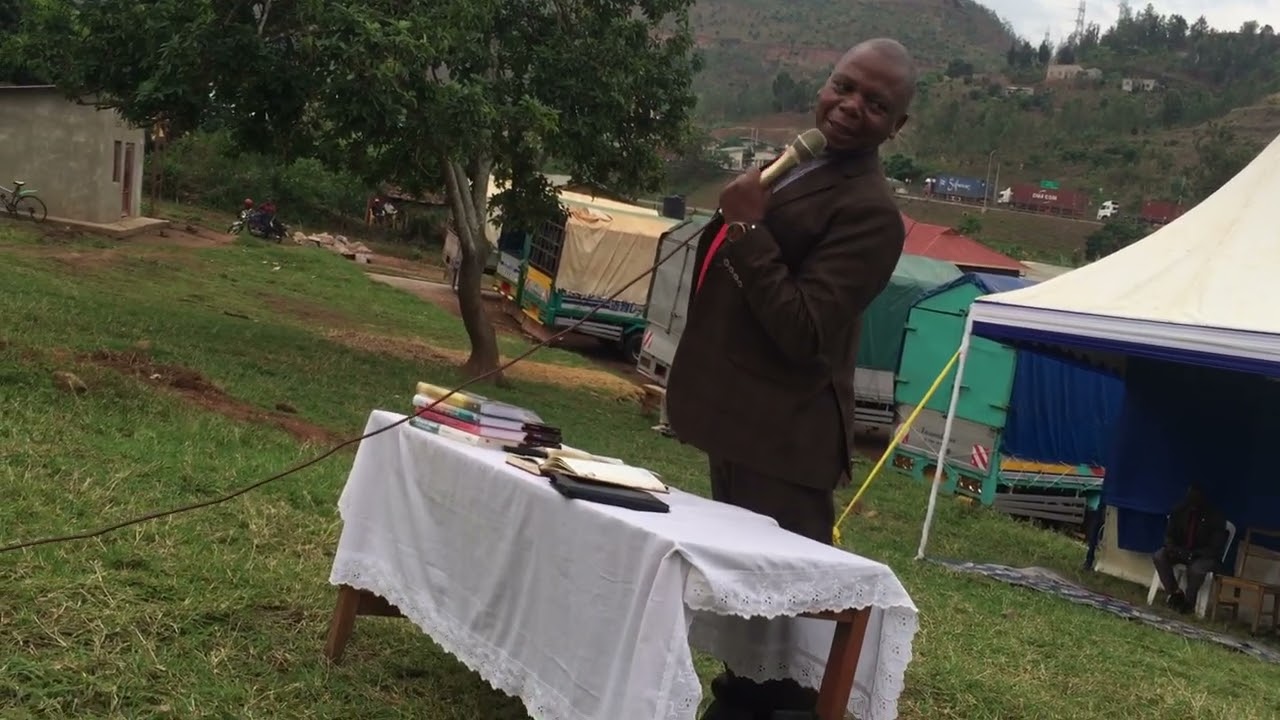 Ese waruzi ko isi irimo n' inkoni?  Nimuyikunda muzitondere Amategeko Yayo. Karenzo Jean Bosco