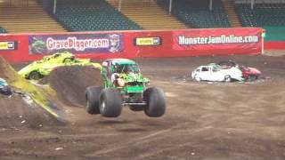 GRAVE DIGGER FREESTYLE MONSTER JAM 2009 WALES