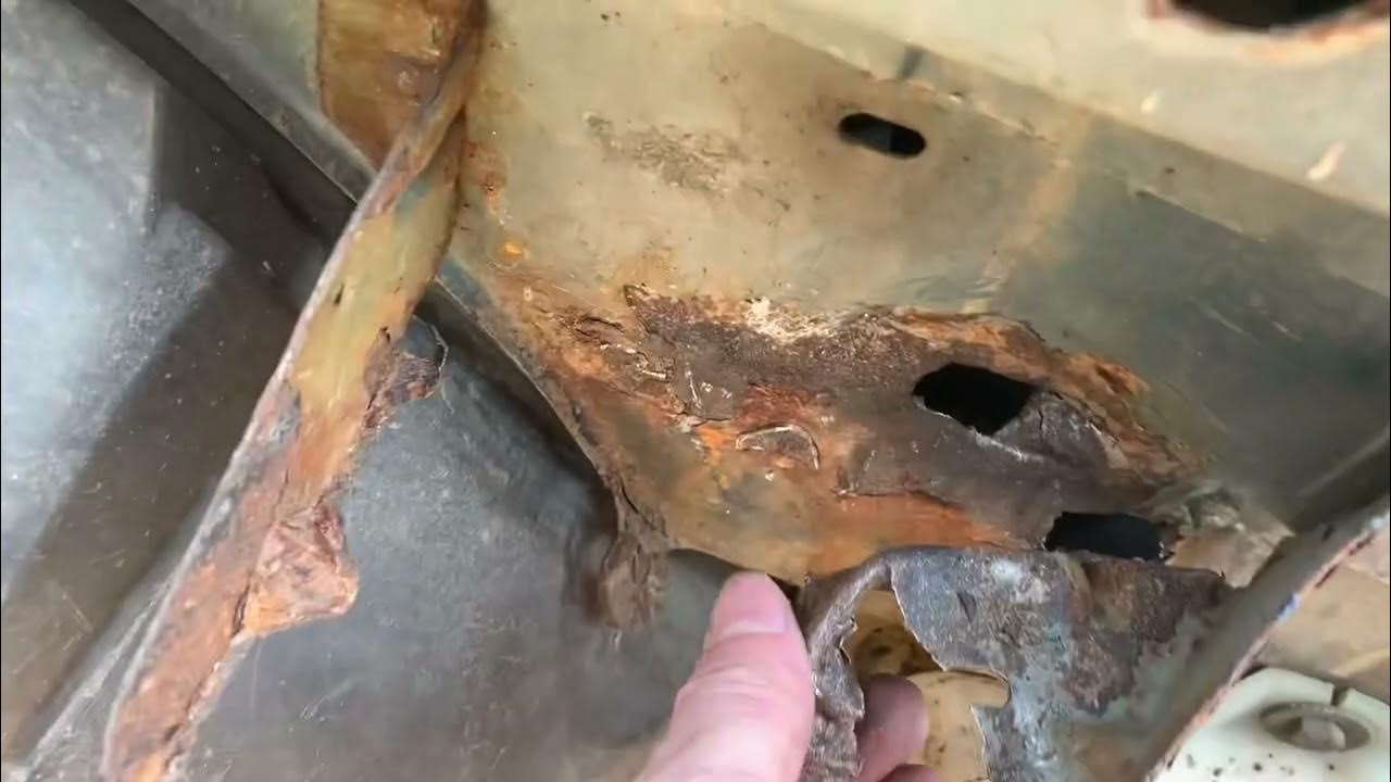 Восстановление сгнившей. Гнилое деревянного перекрытия. Сгнивший брус. Audi a5 гнилые пороги. Сгнивший автомобиль.