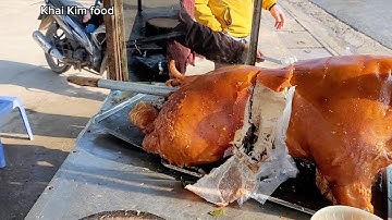 Đặc sản, lợn (heo) quay Lạng Sơn, xẻ trực tiếp từng phần, giòn tan