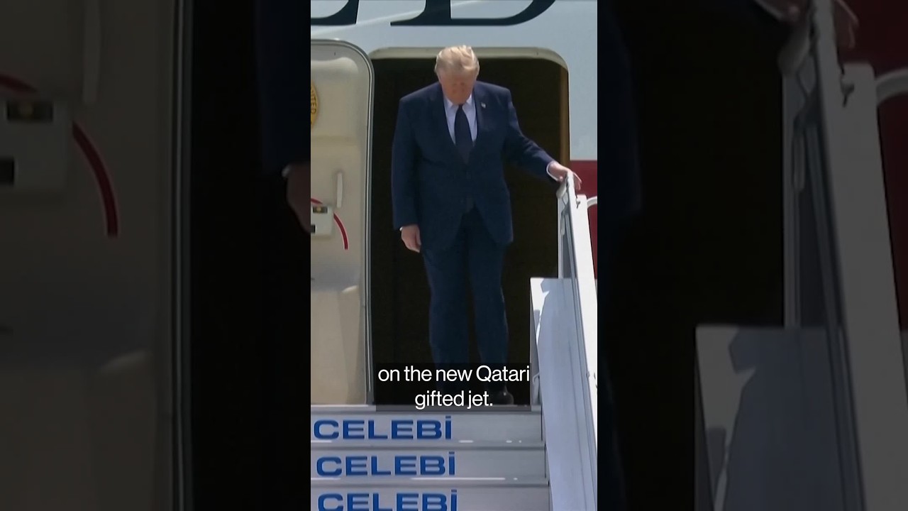 Trump Stops in UK to Switch Air Force One Planes