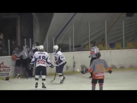 Драка: МХЛ: Андрей Белов (ХК Дмитров, №44) vs Радек Яноушек (Платина Кишинев)