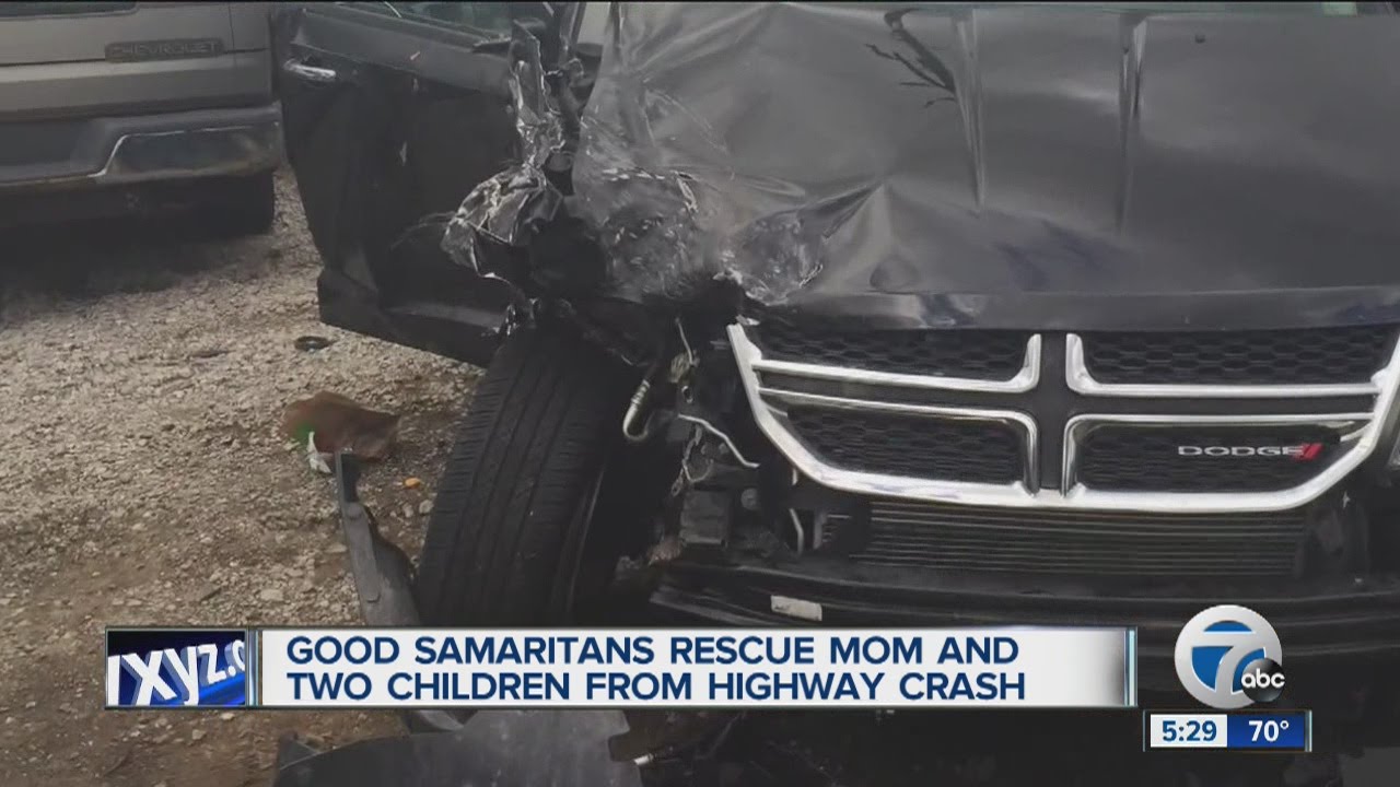 Good Samaritan helps save mom & kids from crash - YouTube