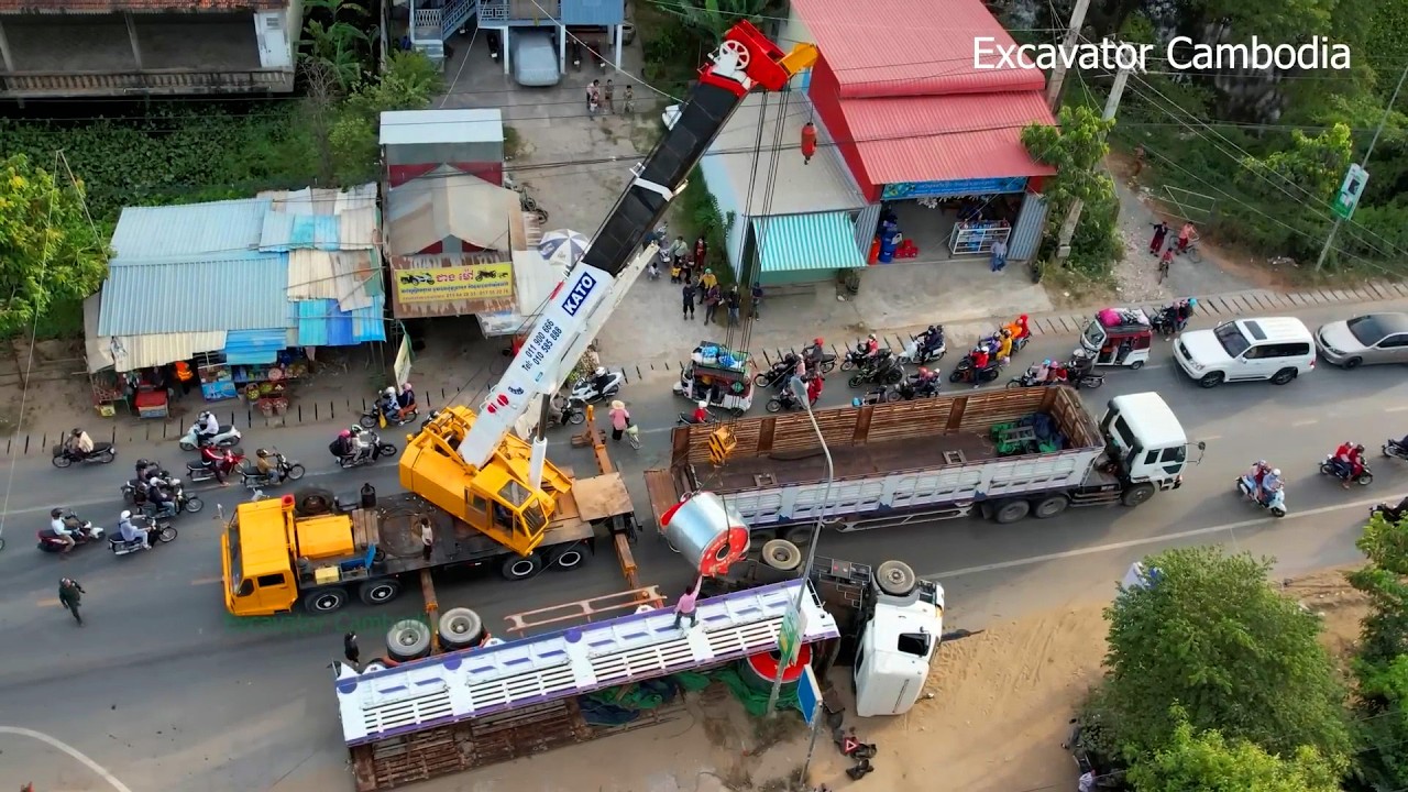 Expert Crane Help Dump Truck Accident On The Way - Dump Truck Accident HINO 700