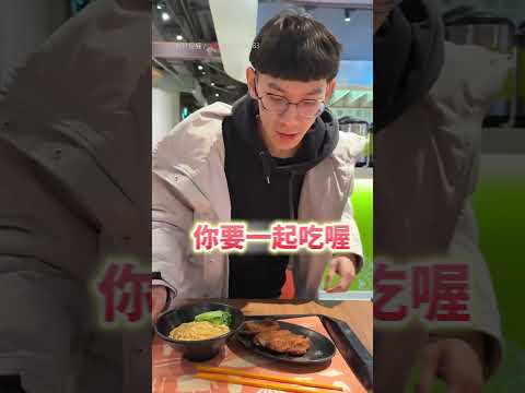 【精選】一碗排骨麵要500元？驚覺盤子原來是我自己｜美食｜物價｜排骨麵｜盤子｜心酸｜逗趣 @udn-video