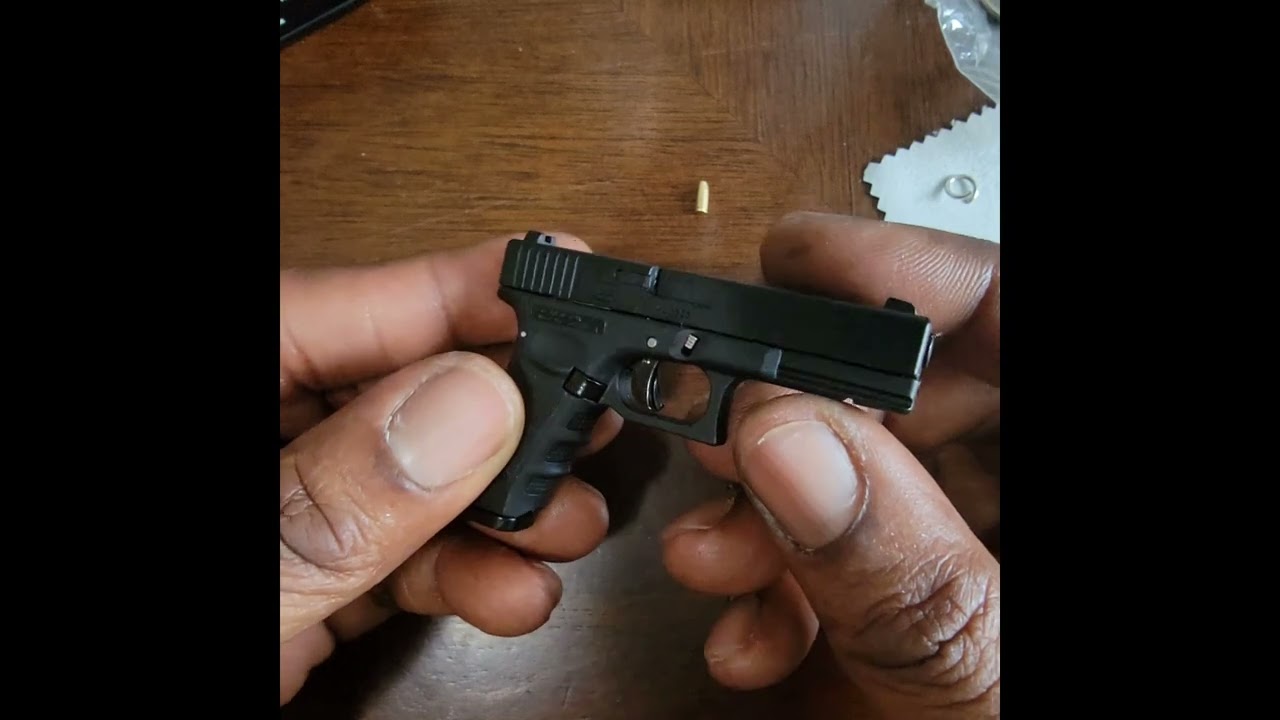 13 Scaled Mini Glock 17 Toy Gun Keychain With Bullets And Holster