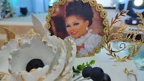 INCREDIBLE!!! WATCH BEAUTIFUL DAMSEL BISI IBIDAPO OBE'S BREATHTAKING GRAND ENTRANCE