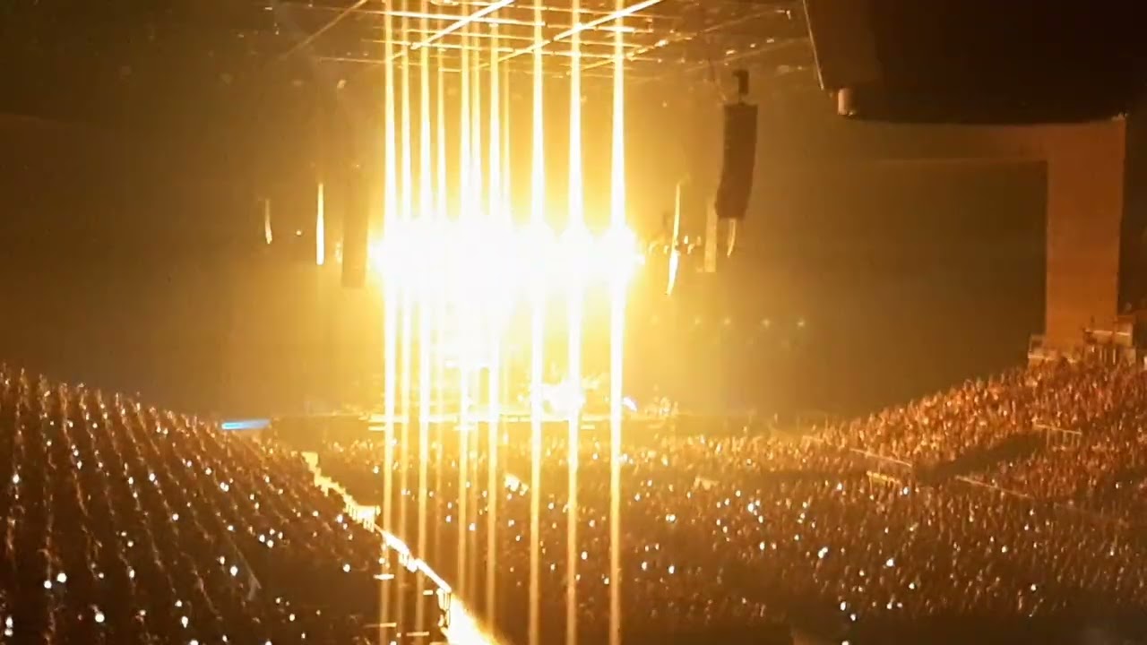 2022.12.22 HAUSER Despacito, Rebel With a Cello world tour, Live