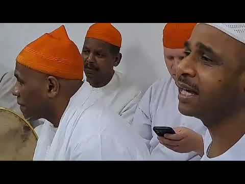 وما أينعت إلا لأني تربة أنا الساق و الس اق ي لها وهى ز ه ر ت ي إسماعيل الزين