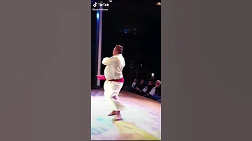 الرجل الجزائري اللذي يتحدى الراقصة مايا و فيفي عبدو في الرقص 