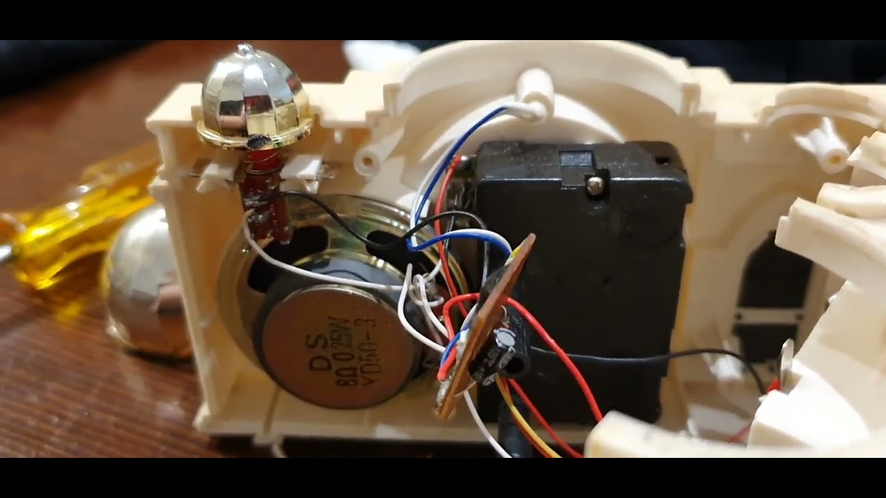 Azan Call to Prayer Alarm Clock - internals - a not very thrilling blob on board, as you'd expect