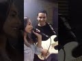     كارمن سليمان اما براوة علي الجيتار مع عمر منير والفرقة