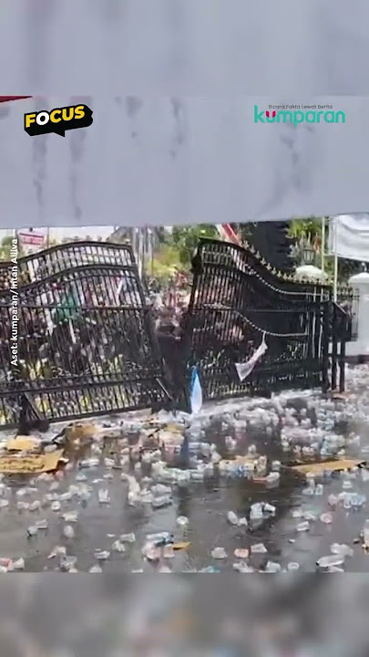 Demo di Pati Rusuh: Gerbang Kantor Bupati Nyaris Roboh, Water Canon Dikerahkan