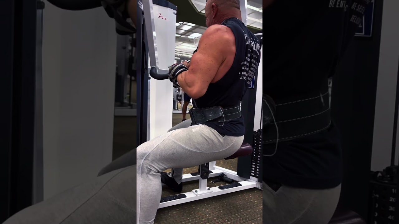 To really isolate your lat for width try these side sitting one arm lat pulldowns. #backworkout