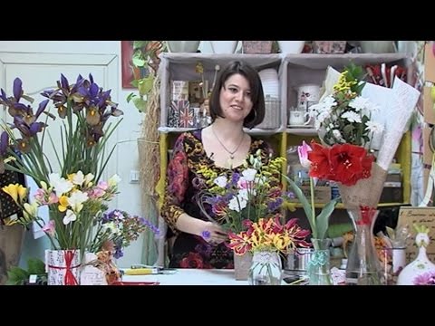 Видео: Как да направите аранжировка от изкуствени цветя