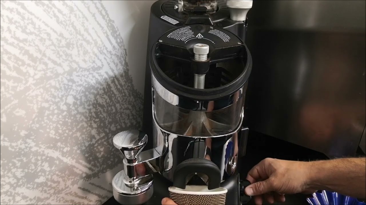 CAFFÈ ESPRESSO PERFETTO - REGOLAZIONE MACINATURA MACINA CAFFE CLASSICO -  YouTube