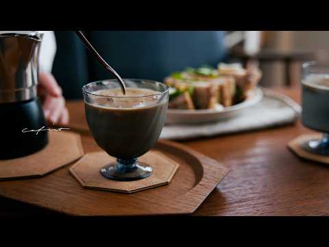 パンの朝食とモーニングコーヒーの時間。Breakfast and Morning coffee.