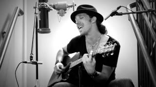 Bruno Mars/B.O.B. Nothin' On You (Phoenix Mendoza Cover) chords