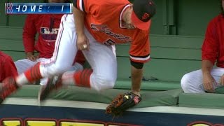 SF@BOS: Williamson flips over wall chasing a home run