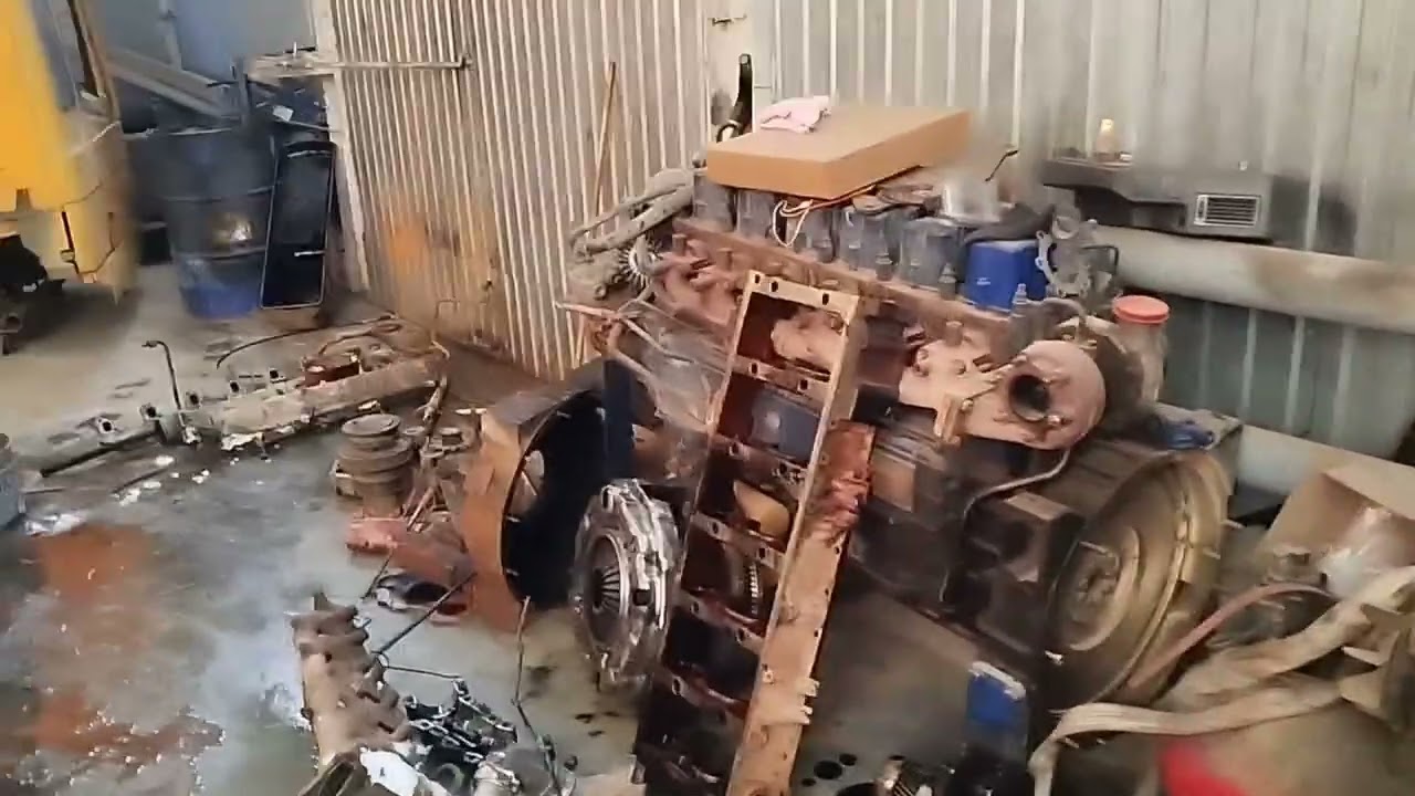 Снимаем двигатель на шакмане ф2000, прогорел поршень. Ремонт кузова самосвала. Беринг #2. 