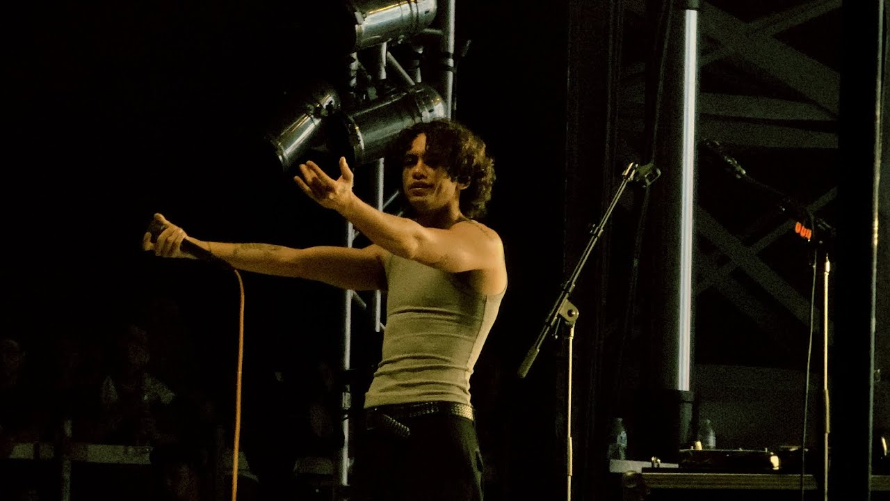 Dominic Fike performing Clint Eastwood by Gorillaz during Phone Numbers at the M3F Festival