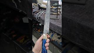Уникальный нож Боуи из дамасской стали сделали в Златоусте
