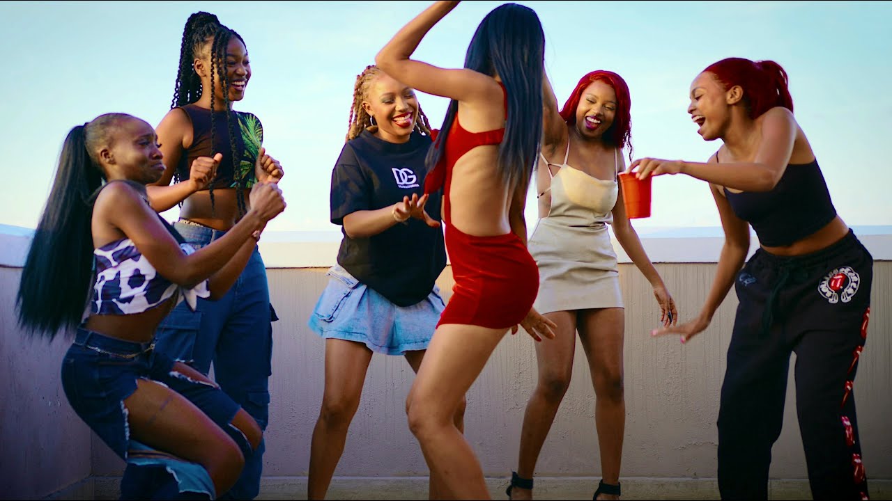 在 YouTube 上观看 Young Gemini - Dhee Nhanha Dhee Feat. Runna Rulez 在 YouTube 上观看 Young Gemini - Dhee Nhanha Dhee Feat. Runna Rulez