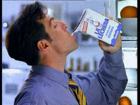 Nestlé - La Lechera - Bebe en vaso - YouTube