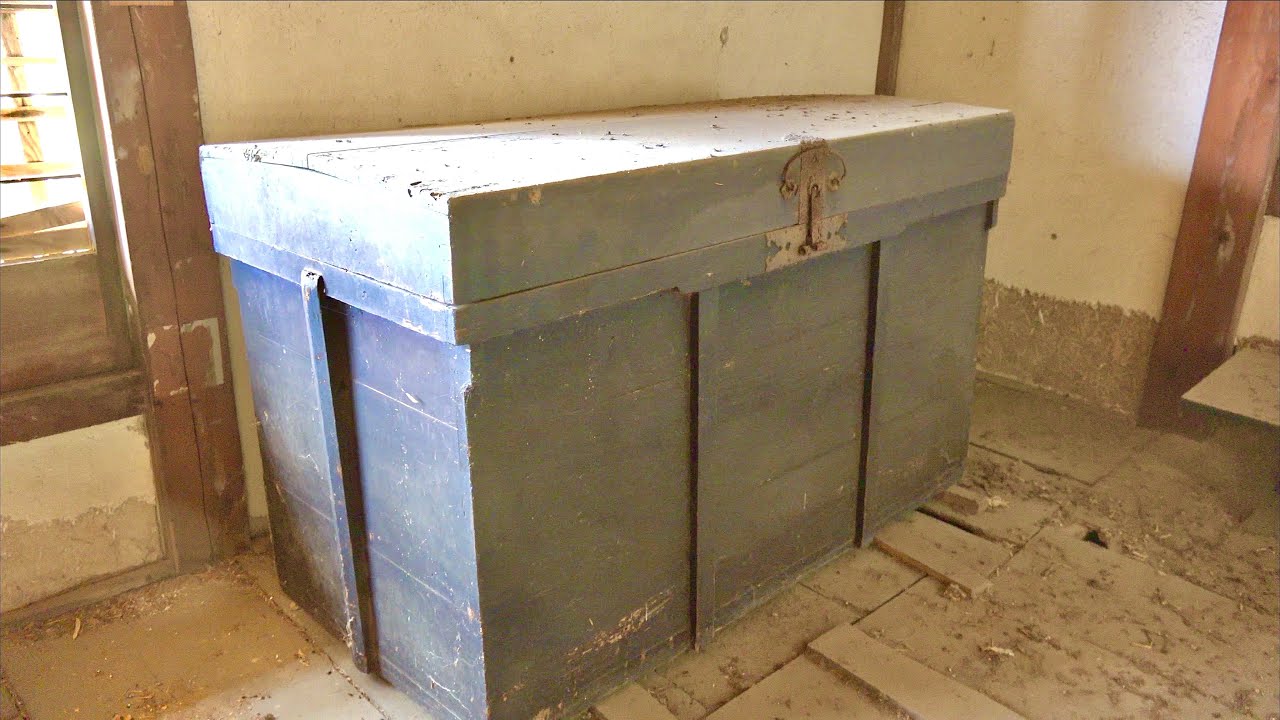 Treasure Trove!? What's Inside the Mysterious Box in the Attic of