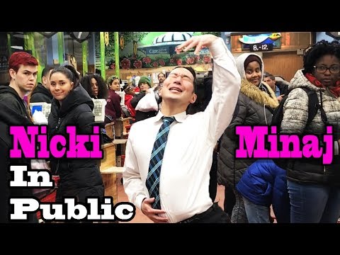singing-in-public---nicki-minaj-(twerk-in-public!!)