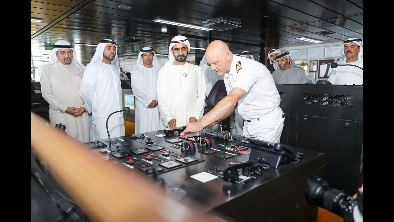 محمد بن راشد يزور الباخرة 