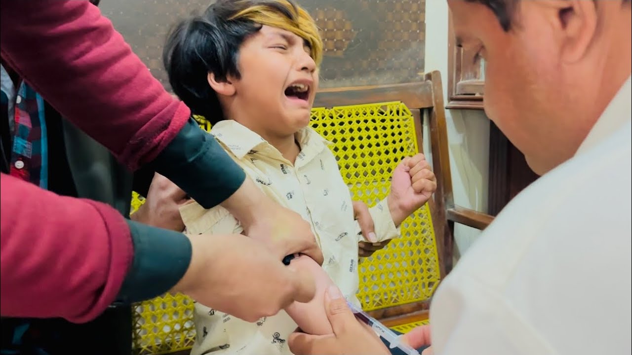 Ali ko injection lg wa deya 🥺|| bht roya Ali 😭 - YouTube