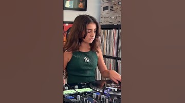 Thumbnail of Scratching on House Music beat 🔥 #djmichelle #scratchdj #housemusic