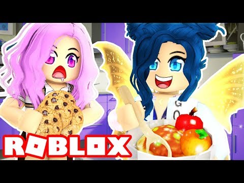 MAKING THE WEIRDEST CUPCAKES IN COOKING CLASS! | Roblox Royale Highschool