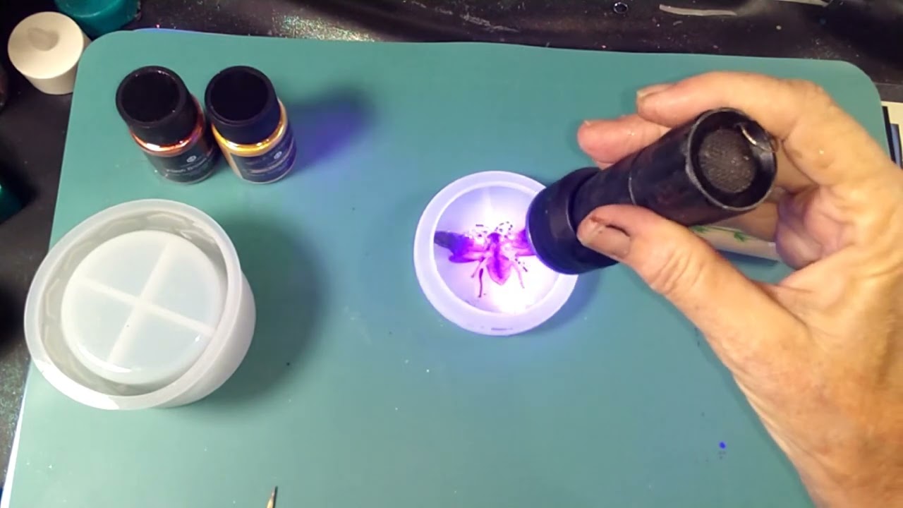Resin honey comb pot.