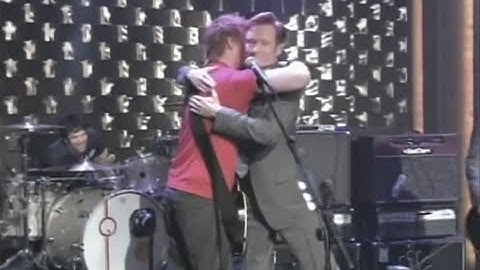 Queens of the Stone Age - Go With The Flow live @ Conan 2003