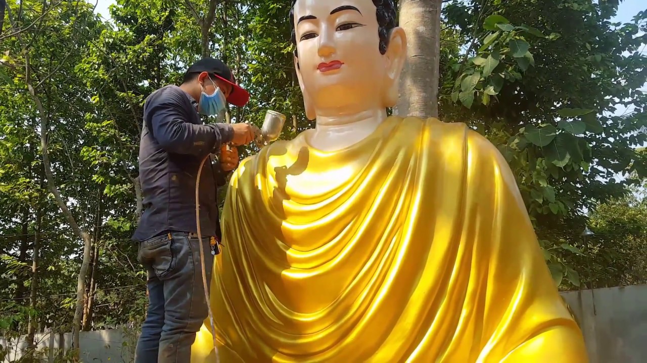 Làm công quả sơn lại tượng Phật Thích Ca bằng nhũ vàng... - youtube