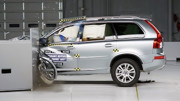 2014 Volvo XC90 driver-side small overlap IIHS crash test