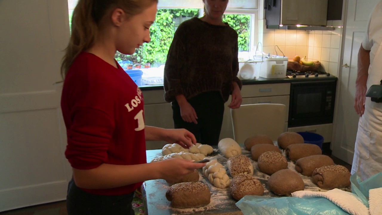 043 Bakhuisje 6, brood bakken