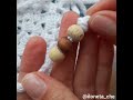 Вязаный топ крючком: закрепляю бусины на завязках