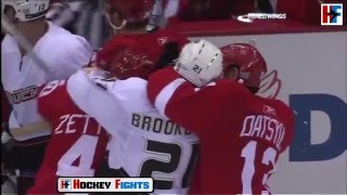 Хоккейная драка Павел Дацюк vs Кори Перри (Detroit Red Wings vs Anaheim Ducks)