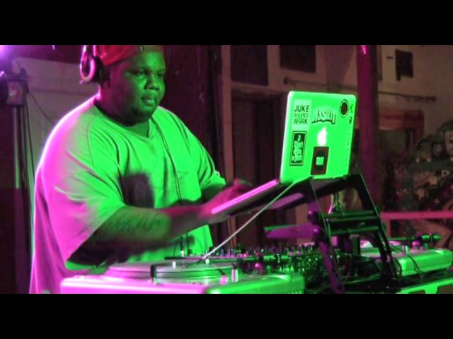 Deejay Earl on December 19, 2013 at The Jam,  Gainesville, FL