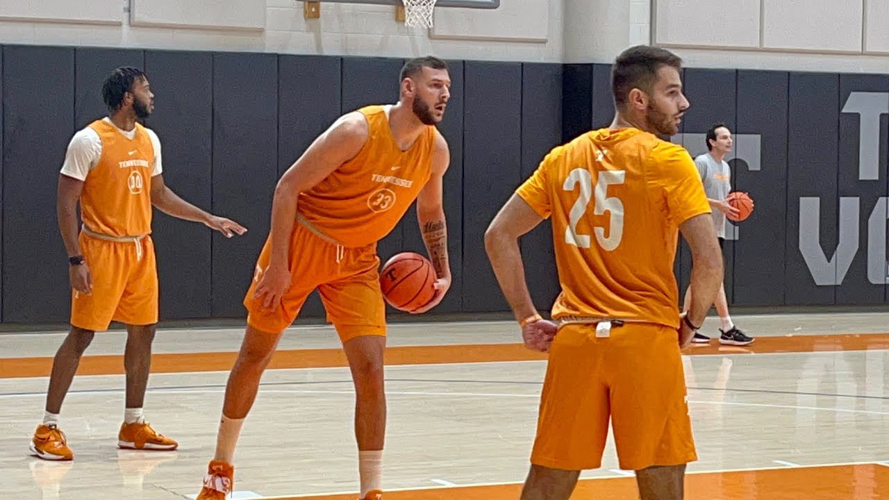 Tennessee Basketball Practice Julian Phillips Reverse Dunk