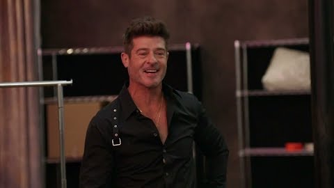 Robin Thicke V. T-Pain - YouTube