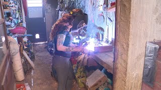 Métiers d'art : les femmes ferronnières se forgent une place