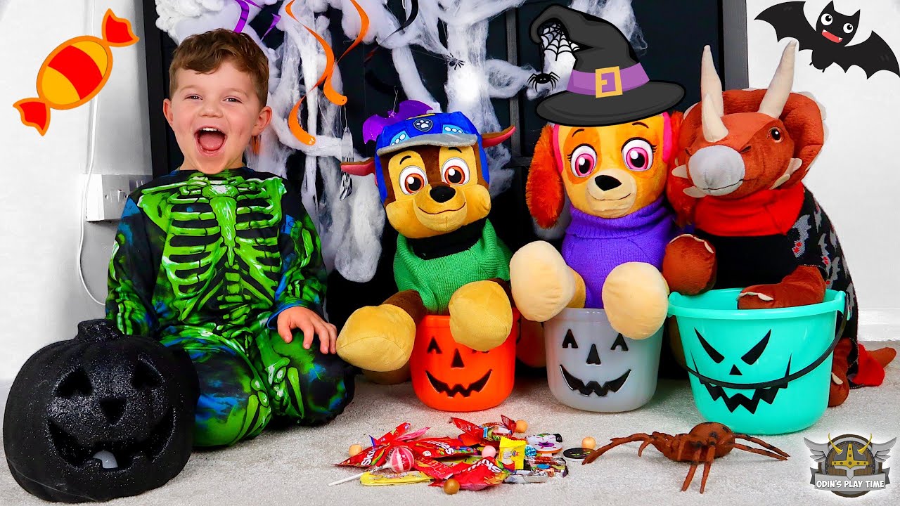 Halloween Pretend Play Trick or Treating with Paw Patrol Chase, Skye