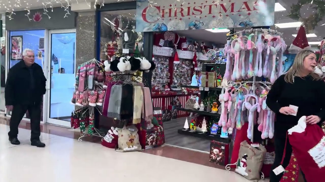 	Holiday Shopping at the Mall 🎄 | Toys, Decorations & Vibes